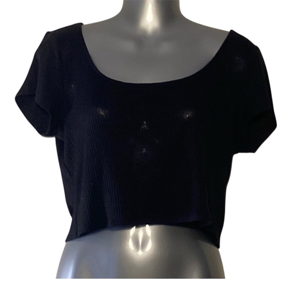 Colsie Black Ripped Flowy Crop Top Size Large